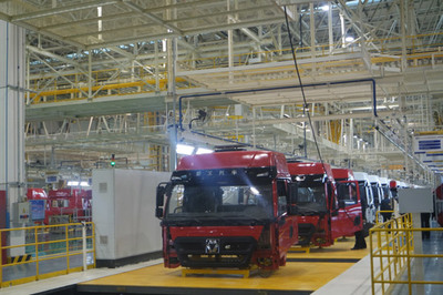 中國(guó)商用汽車(chē)網(wǎng)探訪(fǎng)徐工汽車(chē)新工廠(chǎng) 智造升級(jí)引領(lǐng)綠色未來(lái)